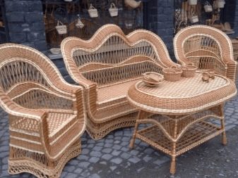 Садовая мебель из дерева: плюсы и минусы