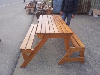Садовая мебель из дерева: плюсы и минусы