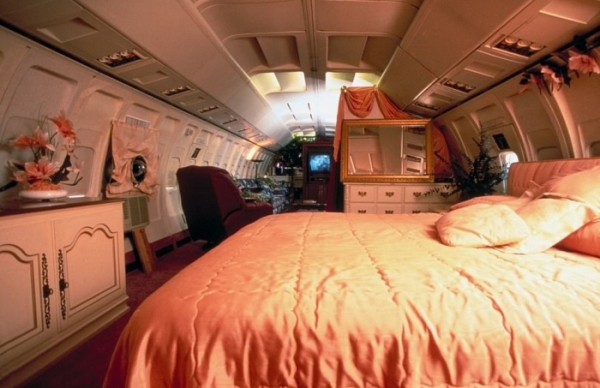 &laquo;Маленький Трамп&raquo;, или Как косметолог создала дом-мечту из списанного Boeing 727