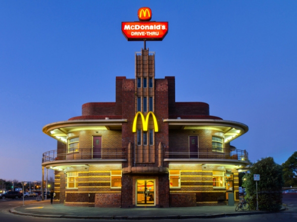 10 ресторанов быстрого питания McDonald’s, которые расположены в необычных зданиях 10 ресторанов быстрого питания McDonald’s, которые расположены в необычных зданиях
