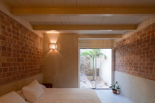 Семейный дом с сингулярным пространством под керамическим сводом